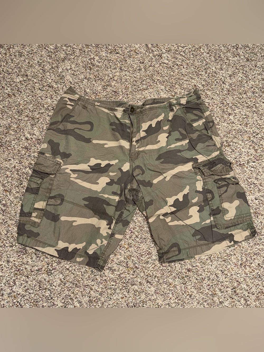 Men's size 42 Camo Cargo Shorts - Olive Green summer sun army